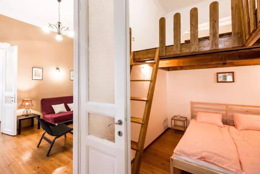 Quiet Just 10 Minutes From The Center Apartment